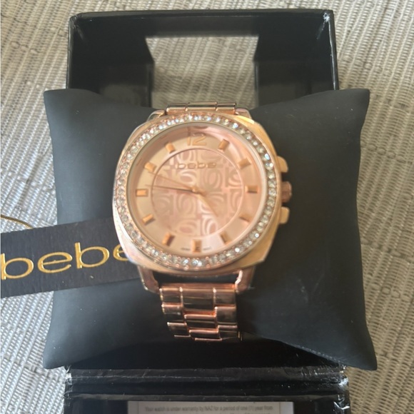 Woman’s beautiful rose gold BEBE watch only wore a few times - Picture 3 of 7